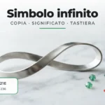 Scultura a forma di simbolo infinito ∞ su marmo bianco, con il codice U+221E